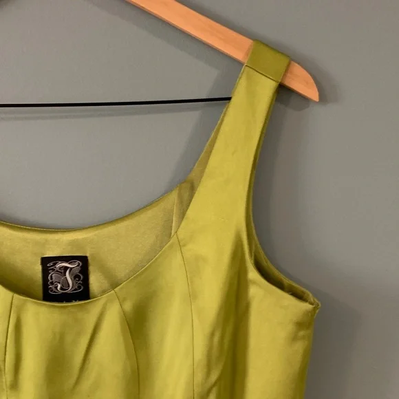 Chartreuse green dress - Picture 3 of 9